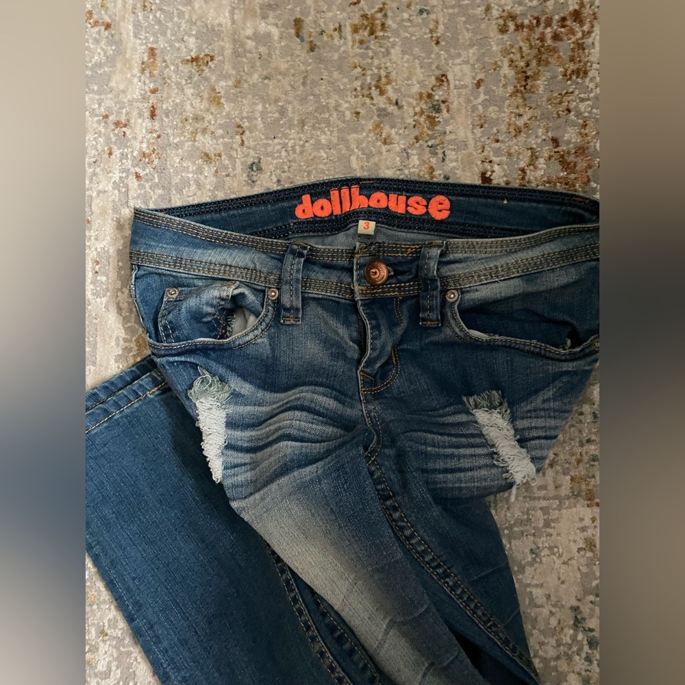 Distressed jeans ⭕️3/$15⭕️ - Picture 2 of 5